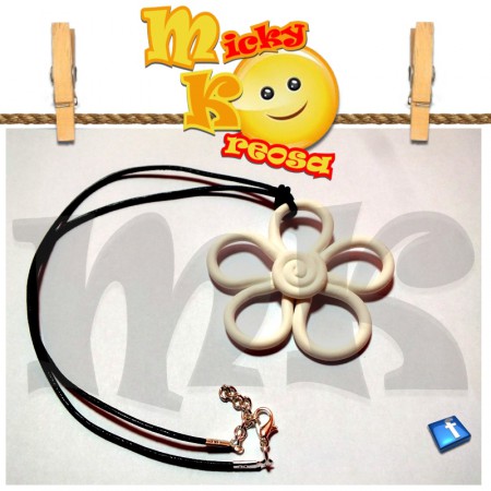 Collana con fiore bianco!